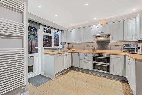 4 bedroom semi-detached house for sale, Wheatear Drive, Petersfield GU31