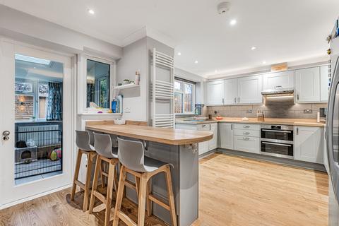 4 bedroom semi-detached house for sale, Wheatear Drive, Petersfield GU31