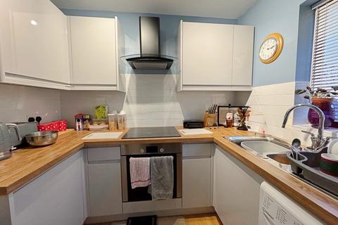 1 bedroom apartment to rent, Alexandra Court, Kenilworth