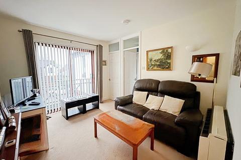 1 bedroom apartment to rent, Alexandra Court, Kenilworth