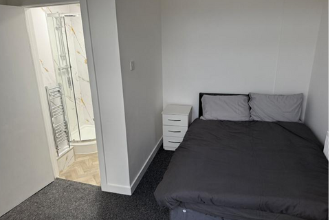 1 bedroom in a house share to rent, Richmond Avenue, Uxbridge UB10