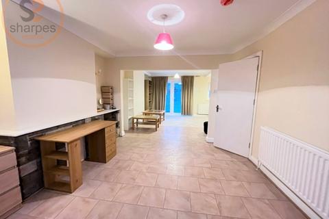 5 bedroom house to rent, Beddington Lane, Croydon, London