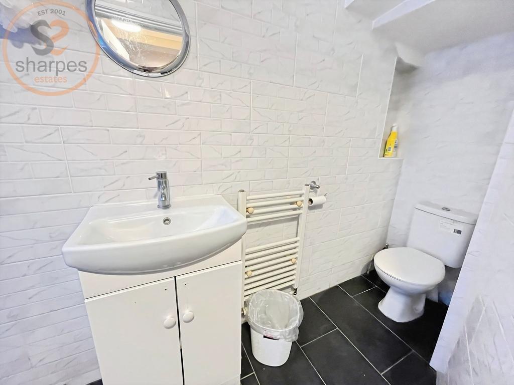 11c4d0fa-7. 20bathroom