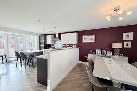 6 bedroom detached house for sale, Coopers Way, Llanfoist