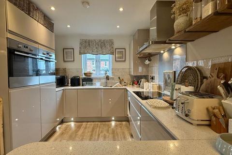 undefined, Elmfield Way, Kingsteignton