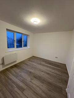2 bedroom flat to rent, Stirling Close, Rainham RM13