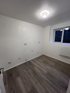 2 bedroom flat to rent, Stirling Close, Rainham RM13