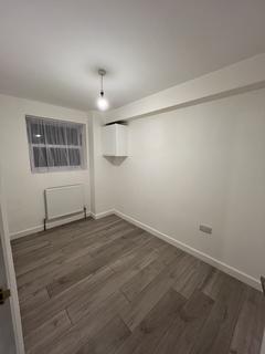 3 bedroom flat to rent, Edmeston Close, London E9