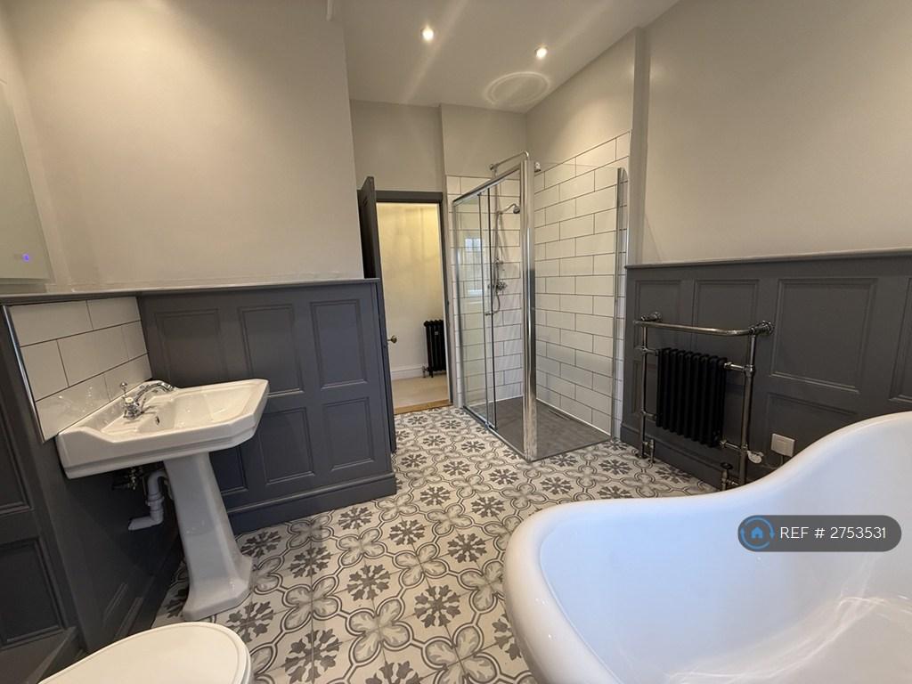 Principal Bathroom