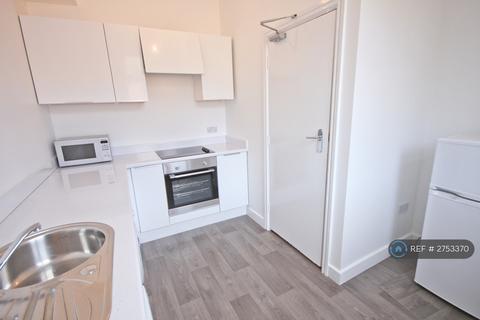 3 bedroom flat to rent, Elm Av, Nottingham, NG3
