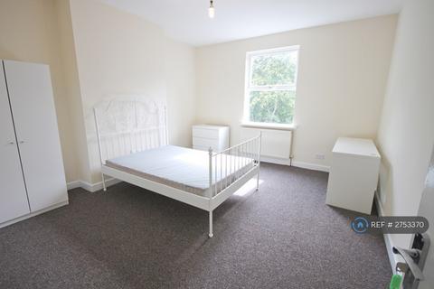 3 bedroom flat to rent, Elm Av, Nottingham, NG3