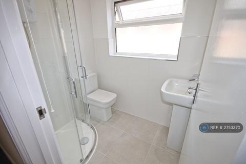 3 bedroom flat to rent, Elm Av, Nottingham, NG3