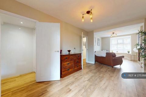 3 bedroom semi-detached house to rent, Essella Road, Ashford, TN24