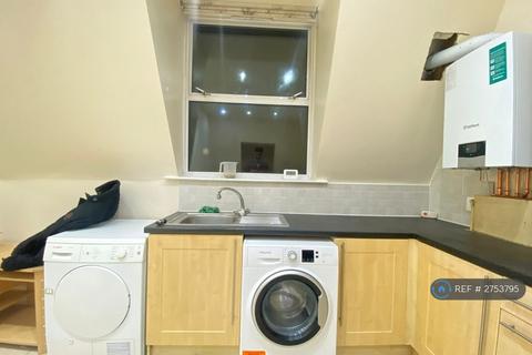 2 bedroom flat to rent, Cranbrook Road, Ilford, IG1