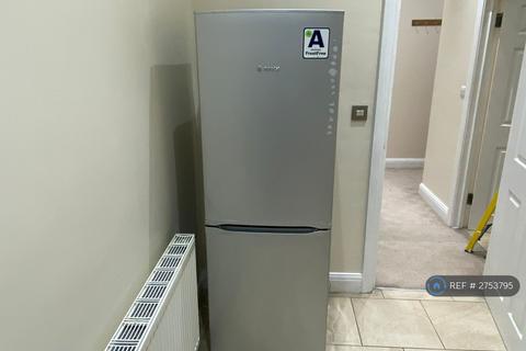 2 bedroom flat to rent, Cranbrook Road, Ilford, IG1