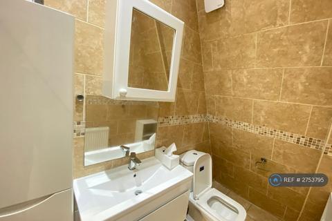 2 bedroom flat to rent, Cranbrook Road, Ilford, IG1
