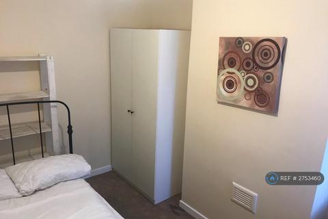 1 bedroom in a house share to rent, Brideoak Street, Manchester, M8