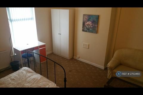 1 bedroom in a house share to rent, Brideoak Street, Manchester, M8