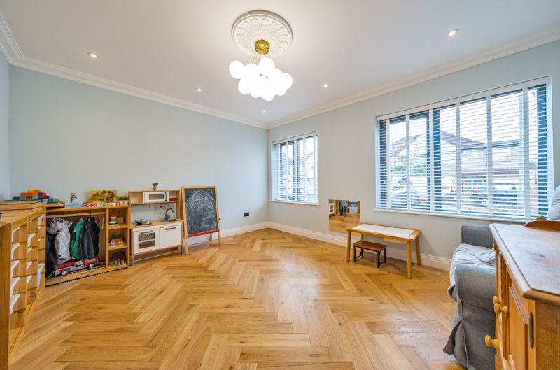 Lounge or bedroom 5