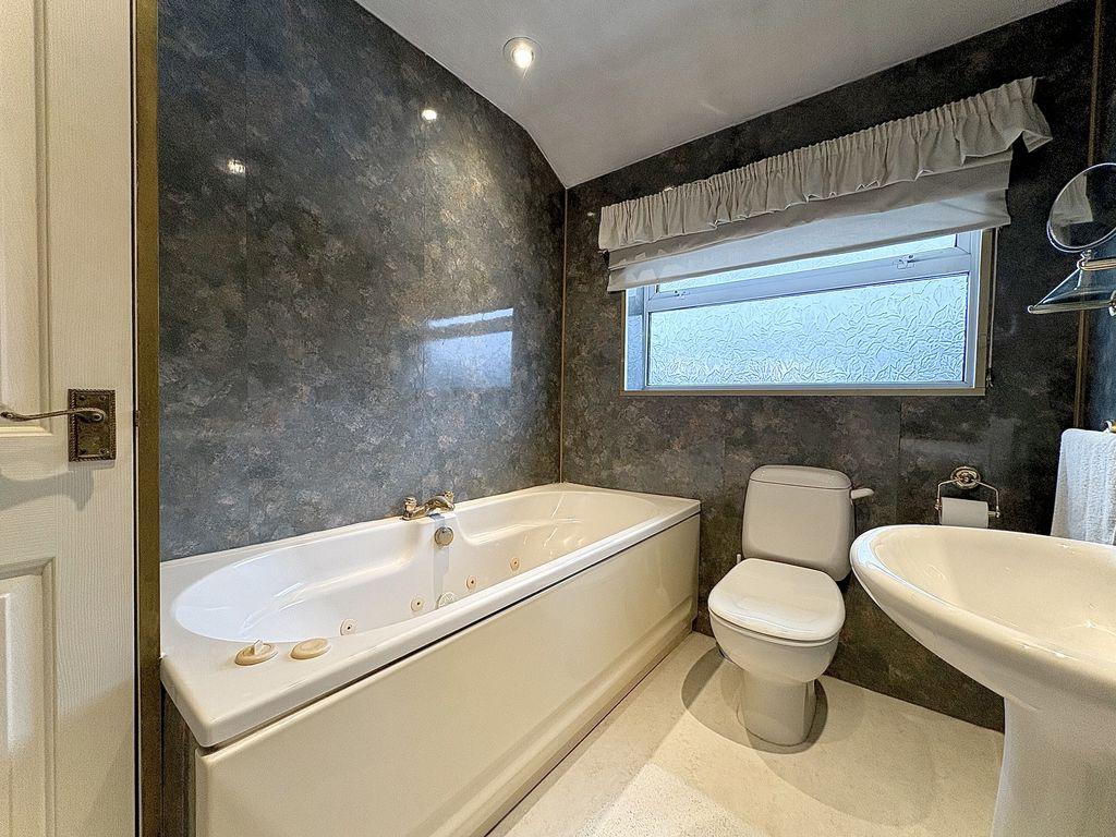 Ensuite bathroom