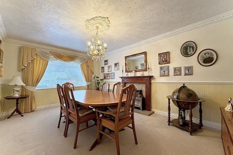 4 bedroom detached house for sale, Farrington Road, ETTINGSHALL PARK, WV4 6QH