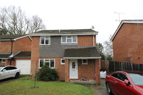 3 bedroom detached house for sale - Queensway, Frimley Green, Camberley GU16
