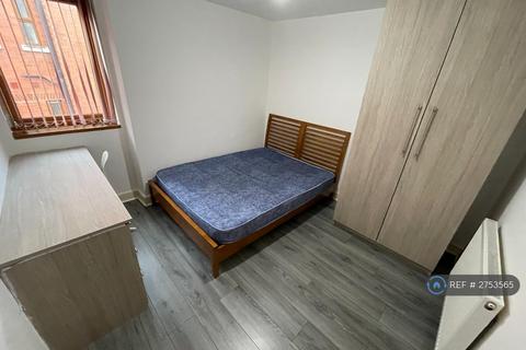 5 bedroom flat to rent, Egerton Road, Manchester, M14