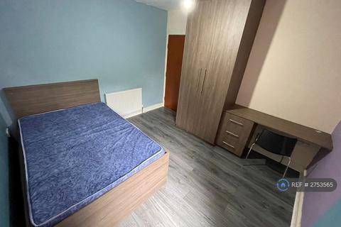 5 bedroom flat to rent, Egerton Road, Manchester, M14