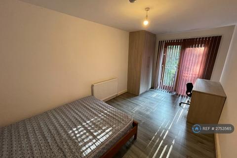 5 bedroom flat to rent, Egerton Road, Manchester, M14