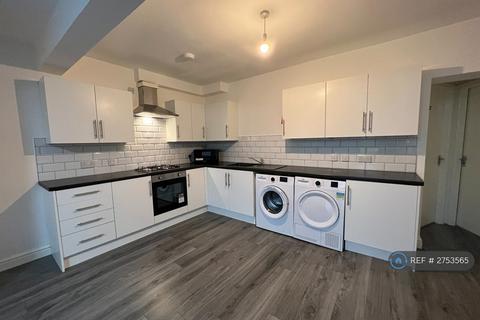 5 bedroom semi-detached house to rent, Egerton Road, Manchester, M14