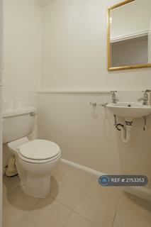2 bedroom flat to rent, Belgravia Court, London, SW1W