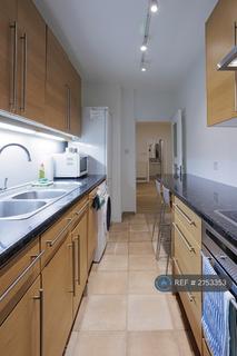 2 bedroom flat to rent, Belgravia Court, London, SW1W