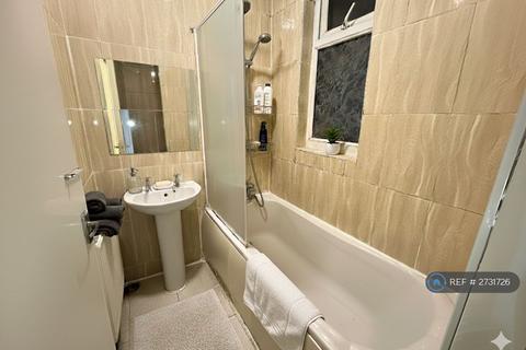 3 bedroom flat to rent, Devonshire Road, London, W4