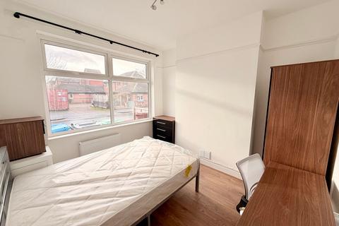 4 bedroom house of multiple occupation to rent, Kingswood Road, Manchester, M14