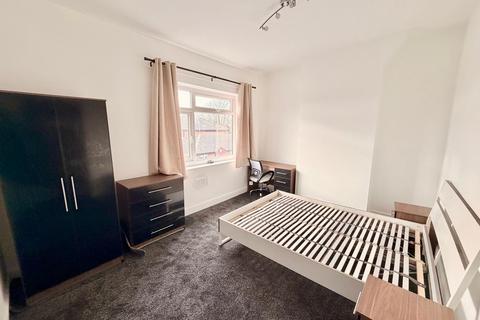 4 bedroom house of multiple occupation to rent, Kingswood Road, Manchester, M14
