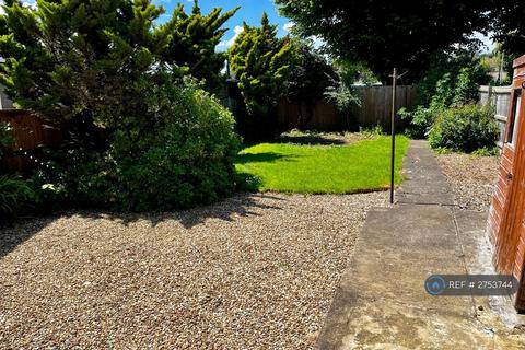 3 bedroom semi-detached house to rent, Rutland Road, Stamford, PE9