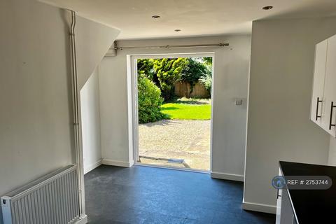 3 bedroom semi-detached house to rent, Rutland Road, Stamford, PE9