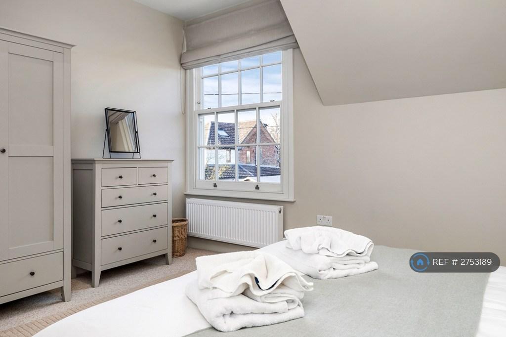 1st Floor Master Bedroom