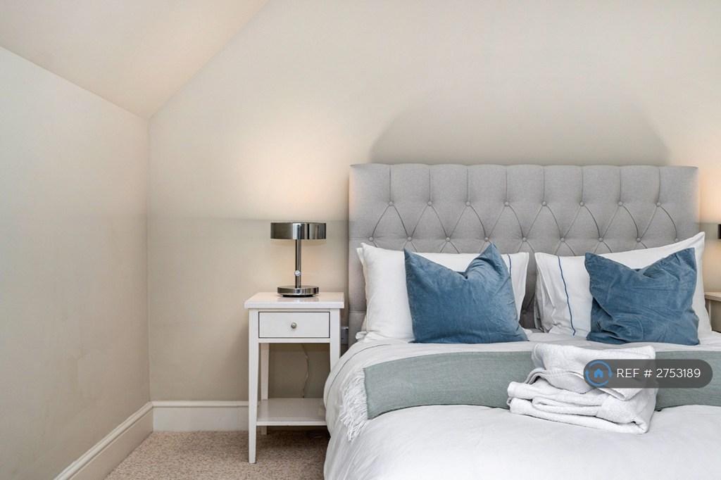 1st Floor Master Bedroom