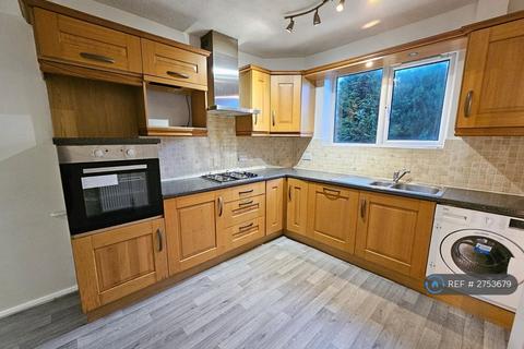 3 bedroom end of terrace house to rent, Winster Close, Whitefield, Manchester, M45