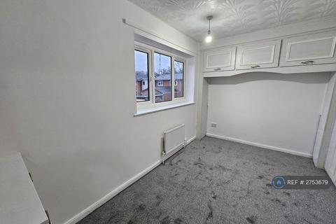 3 bedroom end of terrace house to rent, Winster Close, Whitefield, Manchester, M45
