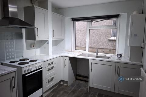 2 bedroom flat to rent, Waterloo Square, Hakin, Milford Haven, SA73