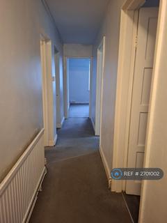 2 bedroom flat to rent, Waterloo Square, Hakin, Milford Haven, SA73
