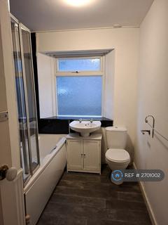 2 bedroom flat to rent, Waterloo Square, Hakin, Milford Haven, SA73
