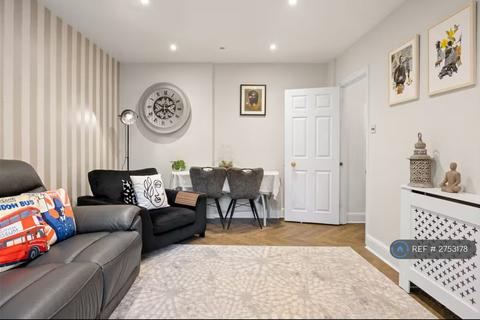3 bedroom flat to rent, Spring Gardens Court, London, SE11