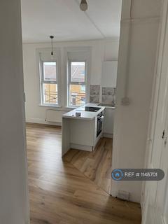 2 bedroom flat to rent, Bower Street, Maidstone, ME16