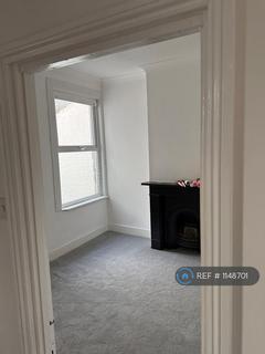 2 bedroom flat to rent, Bower Street, Maidstone, ME16