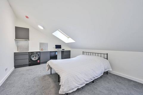 Studio to rent, Deer Park Road, Merton, Wimbledon, SW19