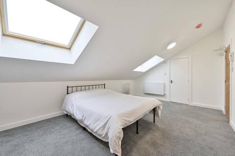 Studio to rent, Deer Park Road, Merton, Wimbledon, SW19