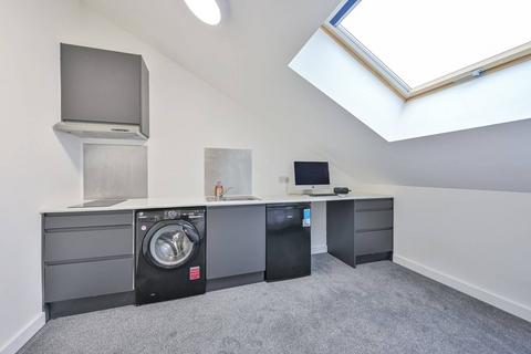 Studio to rent, Deer Park Road, Merton, Wimbledon, SW19